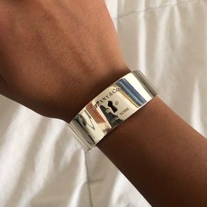 Tiffany & Co. silver lock bracelet -2 diamonds
